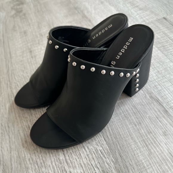 Madden Girl | Silver Studded Black Leather Open Toe Block Heel Sandals - Picture 4 of 4